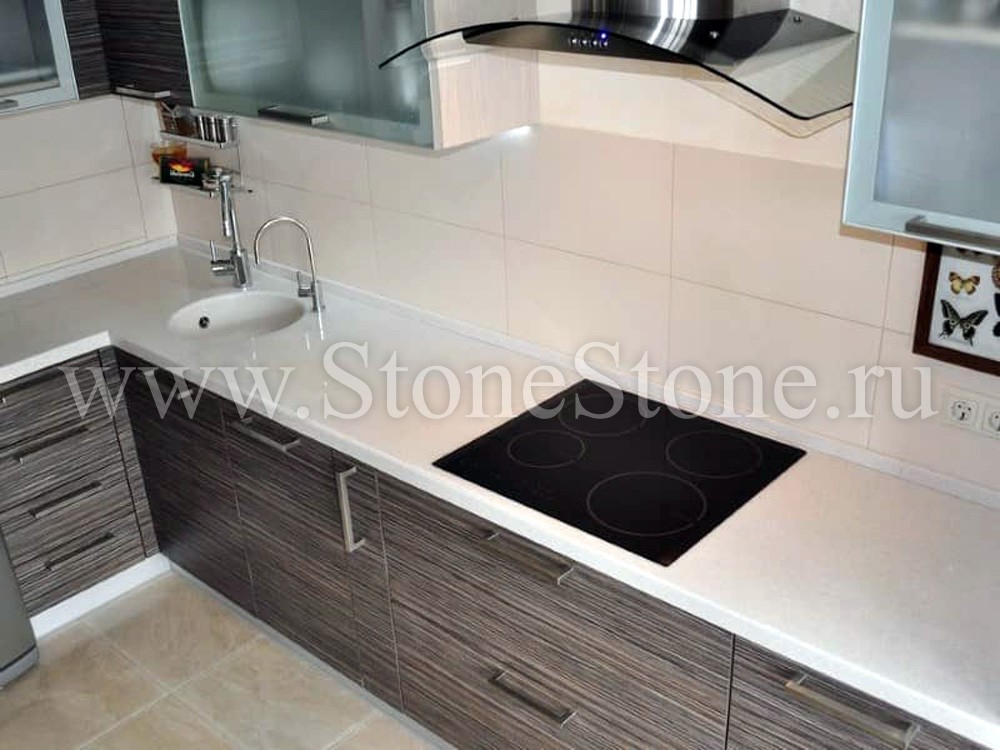 ���������� �� �������������� ����� ������� Staron BW010 Bright White